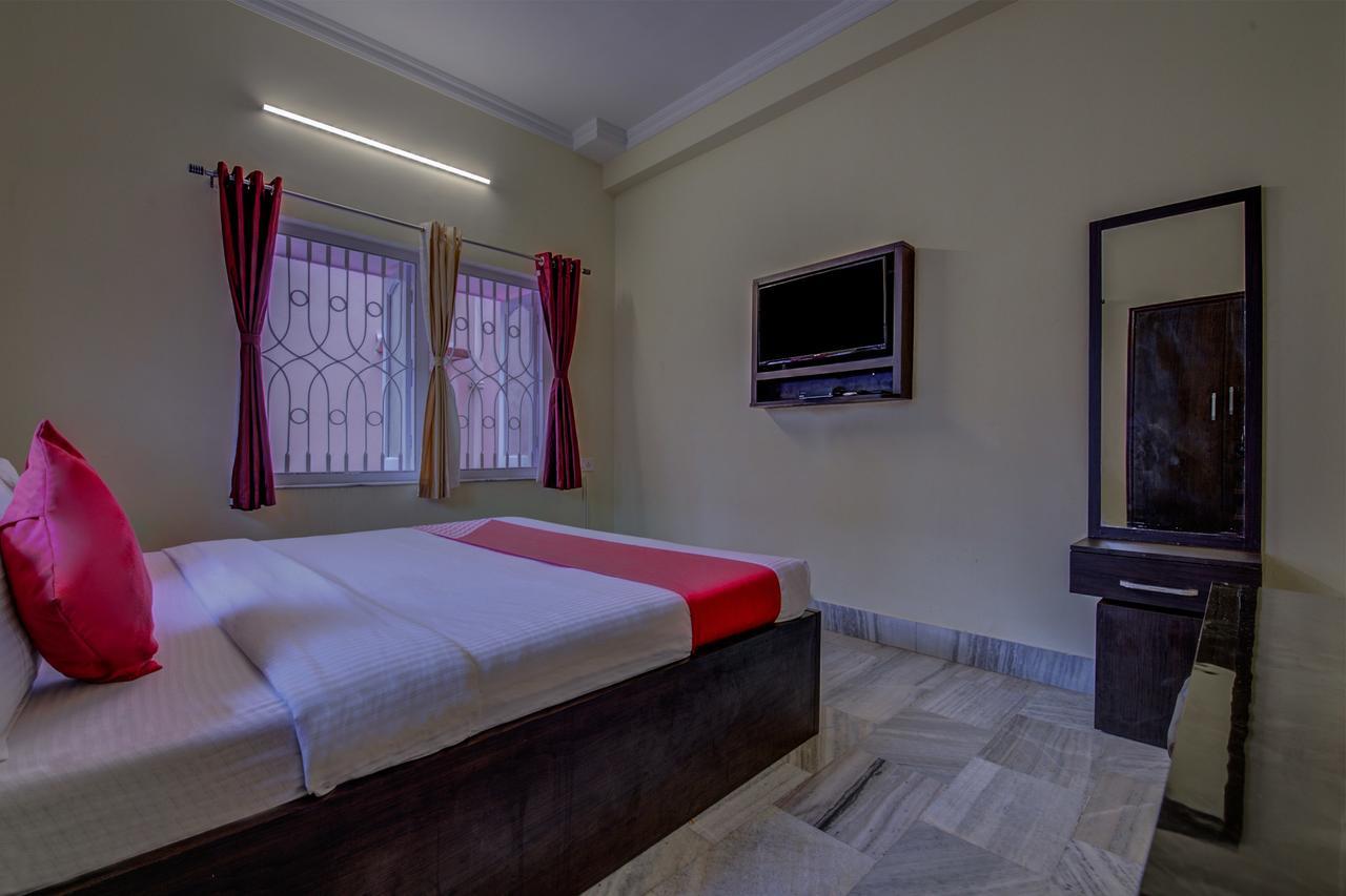 Oyo 12960 Hotel Adrija Salt Lake City Extérieur photo
